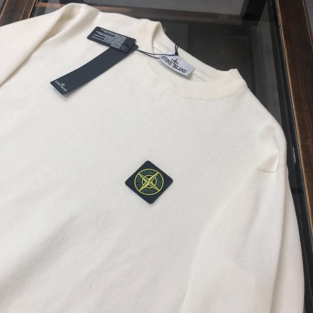 P190 STONE ISLAND 💥 Exclusive latest men's casual pullover knitted sweater ~ advanced customization, full of urban style, classic, simple and elegant round neck bottoming knitted sweater. Imported fabrics are soft and delicate, and are skin-friendly and comfortable to wear. A basic foundation is indispensable for men's wardrobes. They can be used to match various clothing anytime and anywhere to meet your daily needs. The design of the clothes is very simple, embellished with unique compass logo embroidery, fashionable and versatile⚠️⚠️✨✨A must-have item for men! All three standards are complete! Color: black, off-white, gray Size: M-3XL (please state your height and weight when placing an order)